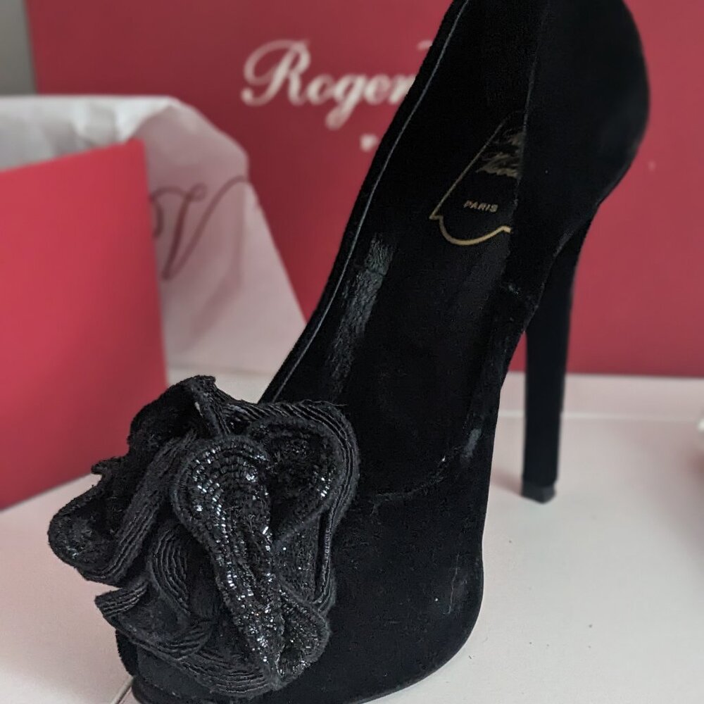 LIKE NEW- Roger Vivier Orchid Velvet Peep Toe Pump